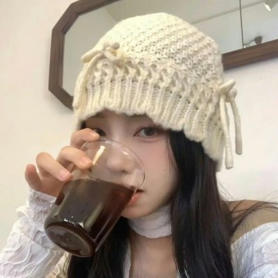一杯咖啡与新穿的鞋子