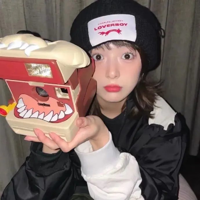 他的摩托车，她的岛